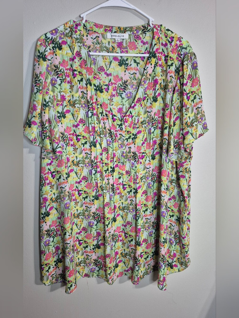 Rose & Olive Pastel Floral V-Neck Flutter Sleeve Blouse Size 3X